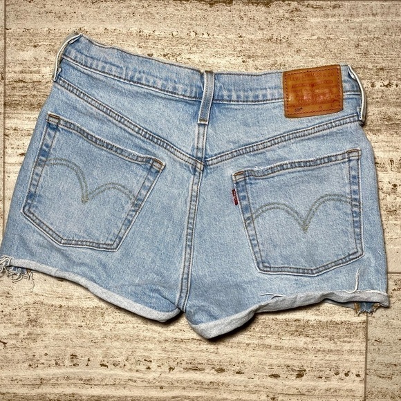 Levi’s 501 high rise button fly shorts. Size 28 - Picture 2 of 16